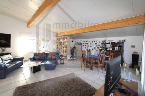 großes Wohnzimmer ETW - 7 Zimmer Einfamilienhaus in Weener