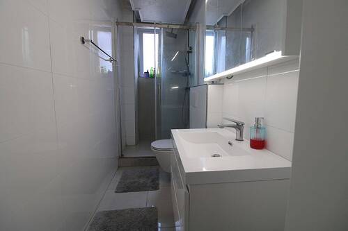 Gäste-WC mit Dusche - 