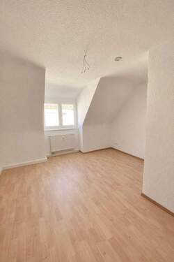 Wohnzimmer.jpg - St. Sebald, Bestlage in der Altstadt ! Hübsche, helle 3-ZW 58 m², 4.OG ohne Aufzug.