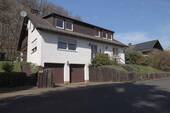 Bild 1 - In Daun, freistehendes Zweifamilienhaus mit Doppelgarage und gro?em Grundstück.