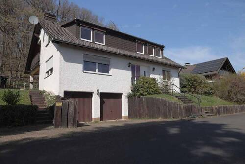 Bild 1 - In Daun, freistehendes Zweifamilienhaus mit Doppelgarage und gro?em Grundstück.
