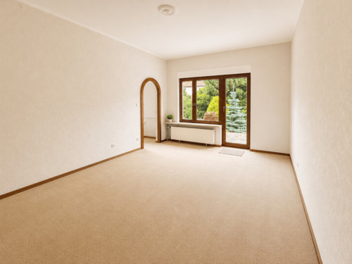 1 EG Wohnzimmer mit direktem Zugang zur Terrasse.png - 