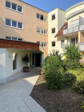 Haus-Eingang - 1 Zimmer Etagenwohnung zum Kaufen in Sankt Georgen im Schwarzwald