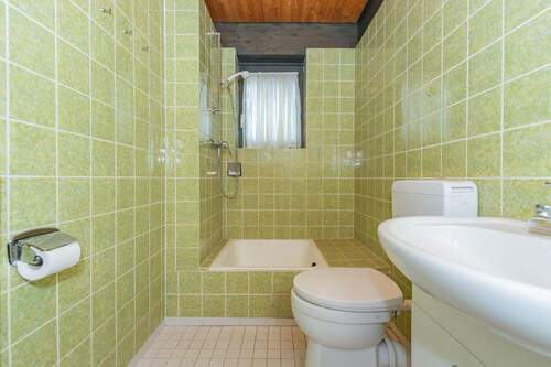 Gäste-WC mit Dusche - 