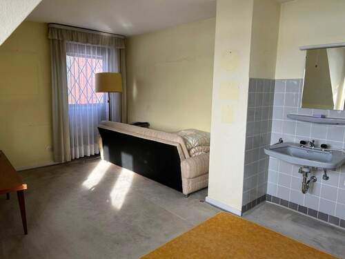 Obergeschoss - Zimmer mit Waschgelegenheit - 