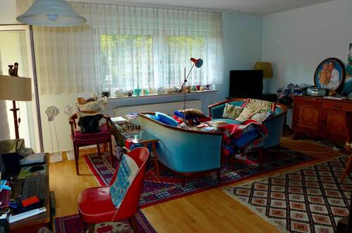Wohnzimmer - Attraktive 4-Zimmerwohnung mit Südbalkon und Garage