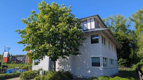 Straßenansicht Bürogebäude - Büroetage - mit kleiner Küche - in Puderbach zu vermieten!