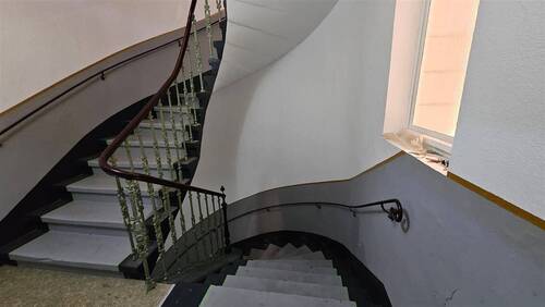 Treppenhaus - 1 Zimmer Mehrfamilienhaus, Wohnhaus zum Kaufen in Zittau