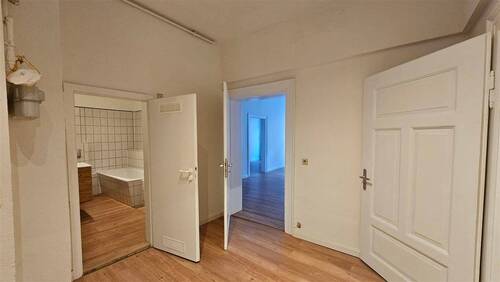 Diele - 1 Zimmer Mehrfamilienhaus, Wohnhaus in Zittau