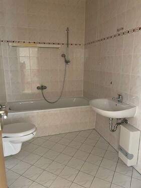 Bad mit Wanne+WC - 