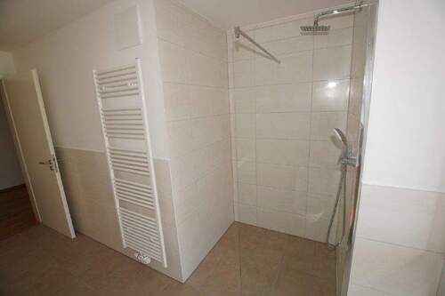 Bad - Etagenwohnung mit 93,00 m&sup2; in Straubing zur Miete