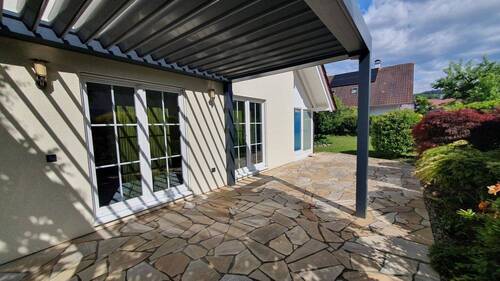 überdachte Garten-Terrasse - 5 Zimmer Mehrfamilienhaus, Wohnhaus zum Kaufen in Kandern