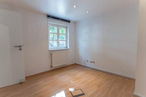 Weiteres separtes Büro (III) im OG - 