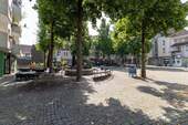 Der angrenzende Marktplatz - 