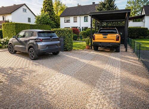 Ansicht mit Carport vorn - 