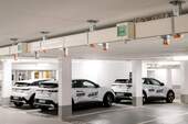 Carsharinganbieter in der Tiefgarage - 
