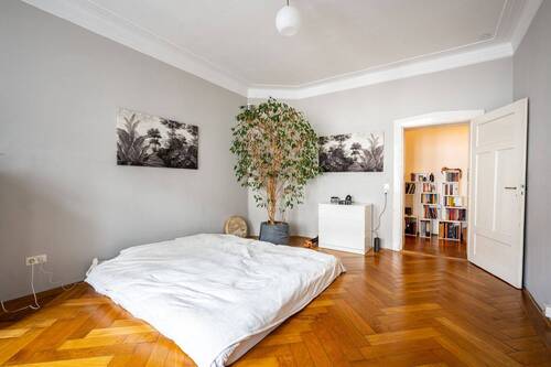 Schlafzimmer - 2 Zimmer Etagenwohnung zum Kaufen in München