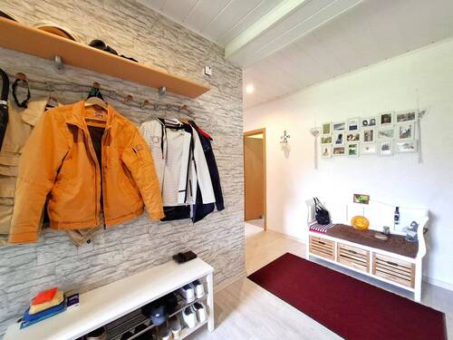 Flur / Garderobe - 4 Zimmer Mehrfamilienhaus, Wohnhaus in Varel