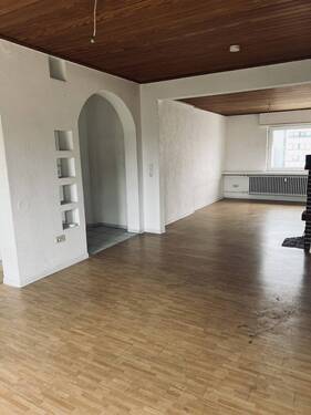 Wohnzimme 2 - großzügige 3-Zimmer-Küche-Bad mit großem Balkon und Kaminofen