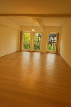 Bild 1 - Großzügige und lichtdurchflutete 1-Zimmer-Wohnung mit Küche, Aufzug, Fußbodenheizung in Friedberg