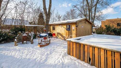 gepflegter Garten + Pool & Gartenhaus - 