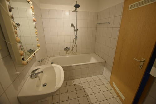 Bad mit Wanne - Etagenwohnung mit 94,00 m&sup2; in Klein Rogahn zur Miete
