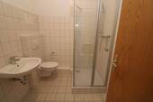 Beispiel Bad mit Wanne - Mit Highspeed ins neue Zuhause...2-RW mit Aufzug, Dusche u. Balkon!!!