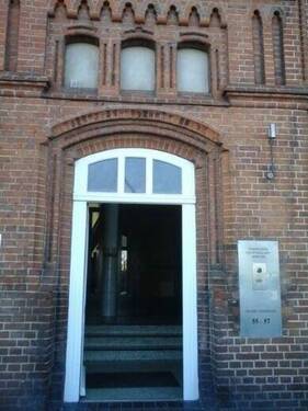 Repräsentativer Eingang - Etagenwohnung mit 20,40 m&sup2; in Lübeck zur Miete