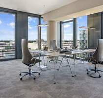 Luxuriöser Co-Working Hotdesk mit Rheinblick im Three George, Düsseldorf