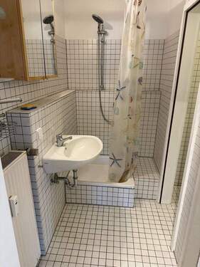 Badezimmer mit Dusche - 