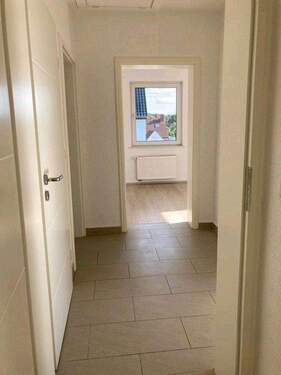 Flur_Eingangsbereich - 4 Zimmer Etagenwohnung in Wolfsburg