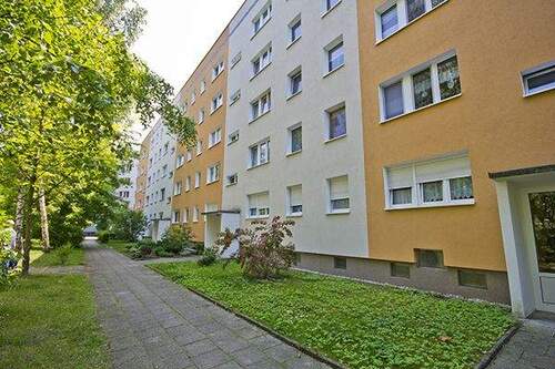 Ansicht hinten - 3 Zimmer Etagenwohnung zur Miete in Halle (Saale)