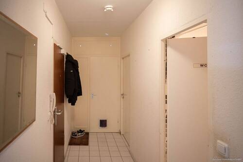 Gegenansicht Flur - Etagenwohnung mit 76,50 m² in Uetersen zum Kaufen