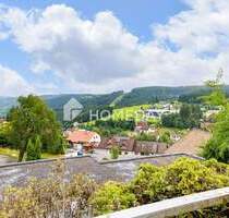 Charmante 2-Zimmer-Terrassenwohnung mit Weitblick, Südbalkon & TG-Stellplatz - Schonach im Schwarzwald
