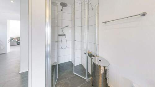 Bad im DG mit Fenster - 