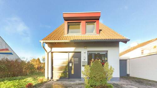 Straßenansicht - # Willich: Stadtkernnähe & Natur vereint - Stilvolles Einfamilienhaus mit Studio u. großzügigem Garten. #