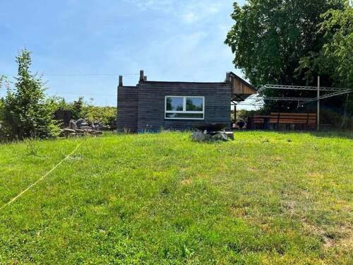 Garten mit Hütte und Grillstelle.jpg - 