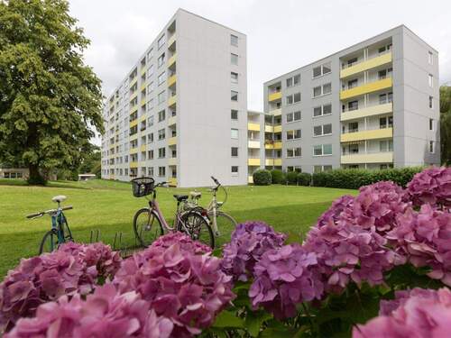 Ansicht mit Außenanlage - Etagenwohnung mit 70,00 m² in Bielefeld zur Miete