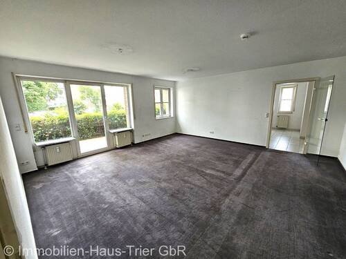 Wohnzimmer Ansicht vom hinteren Trakt - 3 Zimmer Etagenwohnung zum Kaufen in Trier