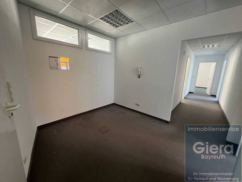 1.OG - Eingang Raum 5 - 4 Zimmer Büro in Bayreuth