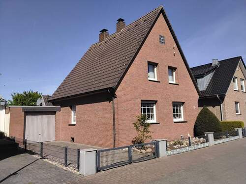 20260429_105256.jpg - ***BÜSCHER IMMOBILIEN*** Charmantes Einfamilienhaus mit großem Grundstück, Vollkeller und viel Potenzial in naturnaher Lage