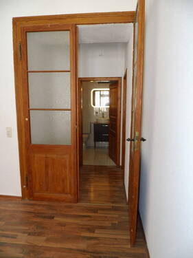 Blick vom Schlafzimmer in Bad - 