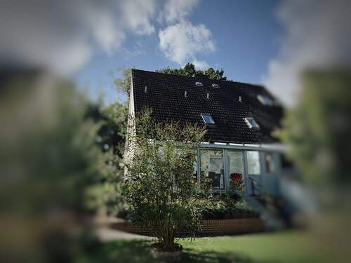 Gartenansicht - Ihr neues Zuhause mit Wintergarten und eigenem Garten!