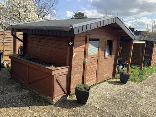 zugehöriges Gartenhaus - 