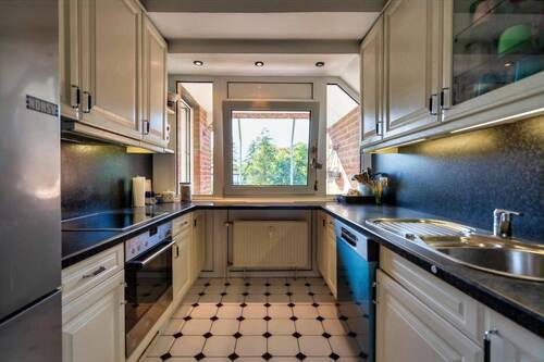 Küche mit Einbauküche - 