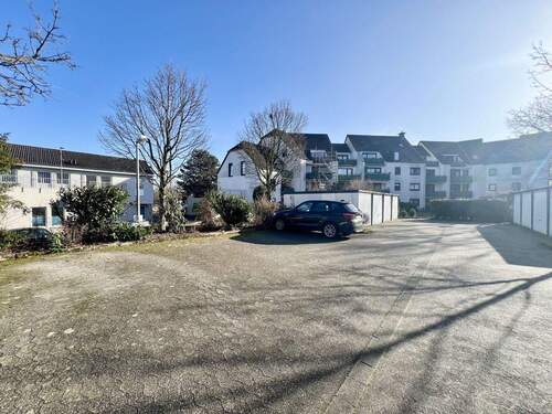 Innenhof mit PKW Stellplatz - 