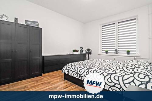 Schlafzimmer - Modernisierte Wohnung im Erdgeschoss: Einziehen oder Vermieten