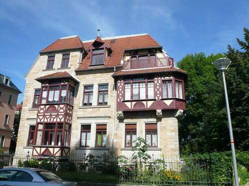 . - Denkmalperle - Nähe 'Großer Garten'! Hochwertige 3-Zimmer- Wohnung mit Balkon und eigenen Garten!