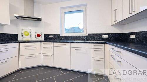 Küche mit Einbaugeräten - 5 Zimmer Reihenmittelhaus zum Kaufen in Engstingen