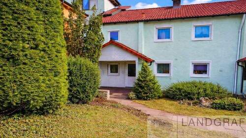 Haus mit Vorgarten - 